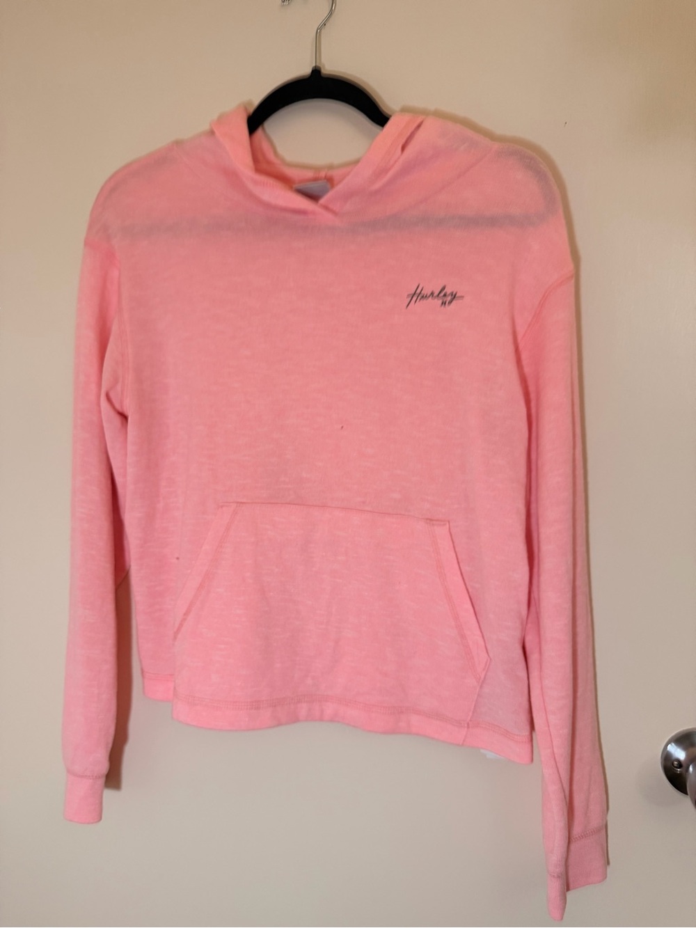 (SIze youth XL -13-15yrs) Fits like a women’s Xs/small HURLEY